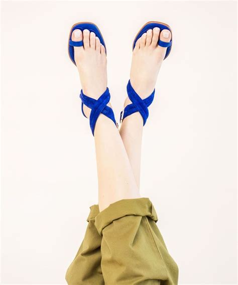 18 Toe-Loop Sandals That Are Worth the Weird Tan - Fashionista