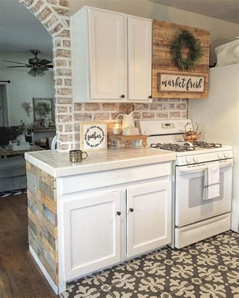 Gorgeous 70 Tile Floor Farmhouse Kitchen Decor Ideas https ...