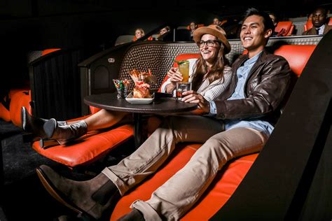 IPIC Theaters | RIVER OAKS DISTRICT