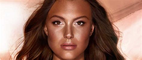 Do You Use Bronzer Before Or After Tanning? - The Creative Influence