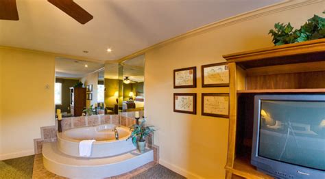 12 Hotels In NH With In room Jacuzzi and Fireplace: Romantic Getaway