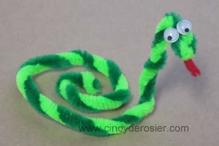 Pipe Cleaner Snake | Fun Family Crafts