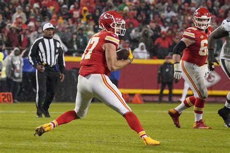 Chiefs News 11/25: Can Travis Kelce carry the passing attack ...