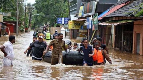 Flood-hit Kerala sounds alert for diseases after flood, 28 deaths reported | PTC NEWS