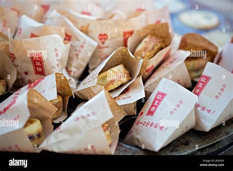 Pancakes, street food, Beijing, China Stock Photo - Alamy