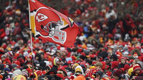 VIDEO: Kansas City Chiefs raise Super Bowl flag at Arrowhead Stadium ...