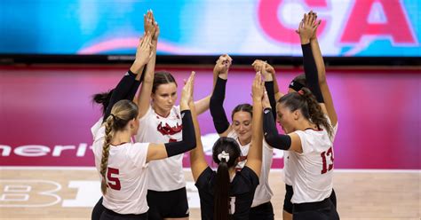 No. 1 Nebraska volleyball swept by No. 5 Wisconsin in first loss