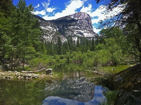 The Yosemite Peregrine Lodge - Hikes in Yosemite Valley - Hike Mirror Lake Trail