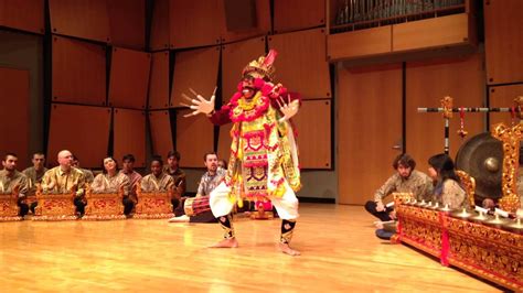 Gamelan and Dance at LMU - YouTube