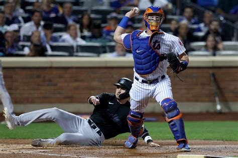 Mets finally trade catcher James McCann to Orioles