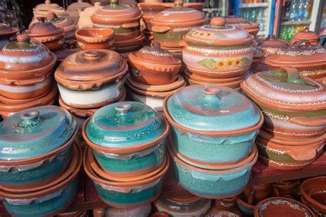 Handmade pottery in the market place (Flip 2019) - Creative Commons Bilder