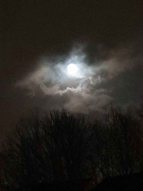 Woman Captures A Once-in-a-lifetime ‘Eye Of The Storm’ Just After Storm ...