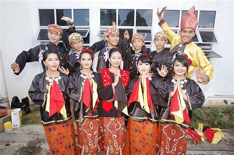 Melanau Traditional Costume | Sarawak, People of the world, Miri sarawak