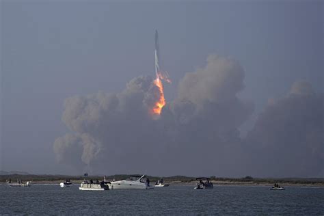 SpaceX giant rocket explodes minutes after launch from Texas - TrendRadars