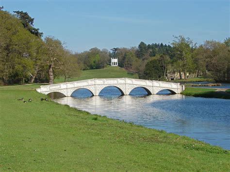 Painshill Park © Alan Hunt cc-by-sa/2.0 :: Geograph Britain and Ireland