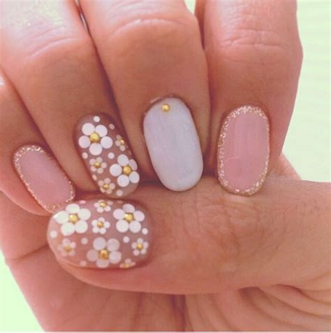 Pale Daisy Nails Daisy Nail Art, Daisy Nails, Floral Nails, Beauty ...