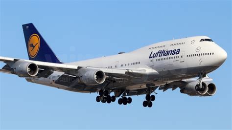 Lufthansa Boeing 747-430 D-ABVX – v1images Aviation Media