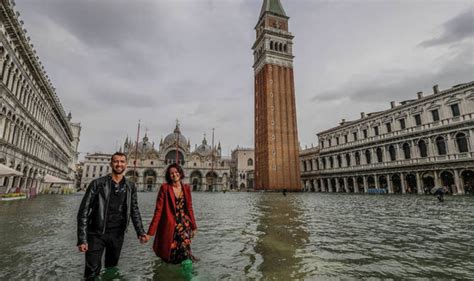 Venice flood photos: Tourists STRANDED as Venice OVERWHELMED by worst flood in 10 years | World ...