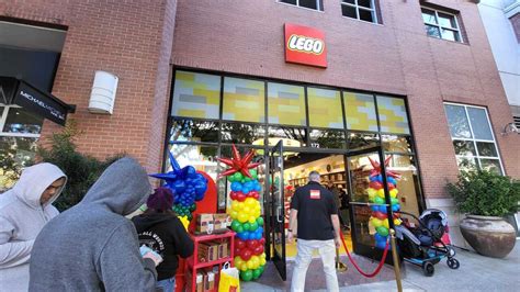 LEGO store opens in Virginia Beach; Line out the door