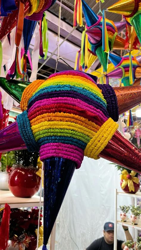 Navidad en México | Piñatas tradicionales, Piñatas originales navideñas, Como decorar piñatas