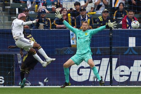 Rare Julian Araujo Goal Advances Galaxy Past Nashville SC