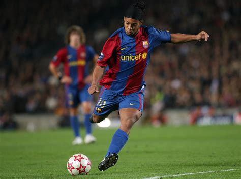 The 10 most spectacular goals scored by Ronaldinho for FC Barcelona ...