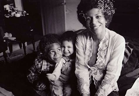 Minnie Riperton with kids Marc and Maya Rudolph | Minnie riperton, Celebrity families, Beyonce ...