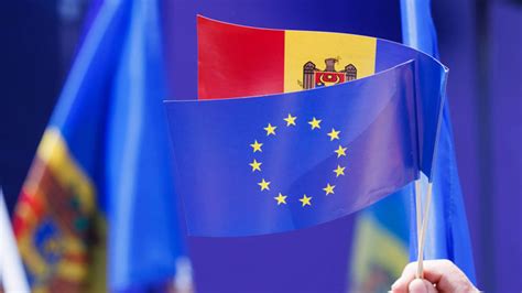 Moldova's fate hangs in the balance: EU talks & presidential clash