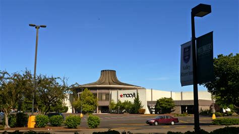 Valley River Center in Eugene, Oregon | www.valleyrivercente… | Flickr