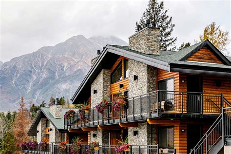 Pyramid Lake Resort Official Page: Chalet-style Hotel in Jasper, AB