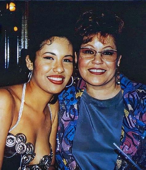 SELENA QUINTANILLA🌹 on Instagram: “Selena & Her mom 1992🌻 ...