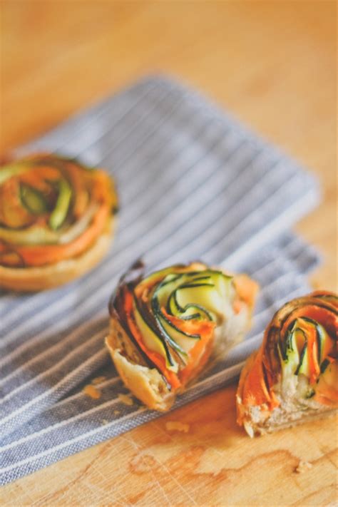 Vegetable Spiral Mini Tarts recipe | Chefthisup