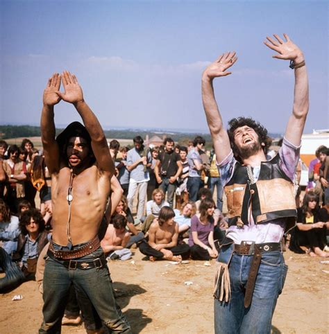 23 Pictures That Show Just How Far Out Hippies Really Were | Hippie style, Isle of wight ...