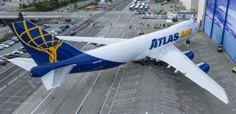 The Last Boeing 747 Jumbo Jet Draws Invisible Message in the Sky