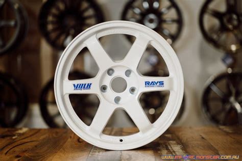 Rays Engineering Volk Racing TE37 white staggered 17×9″ +15 front and ...