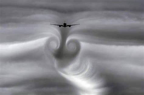 Pictures: Jets, Contrails and Condensation Clouds: A new dance in the sky | Amazing, Funny ...