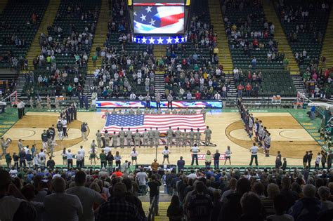 Wright State honors military at basketball game > Wright-Patterson AFB > Article Display