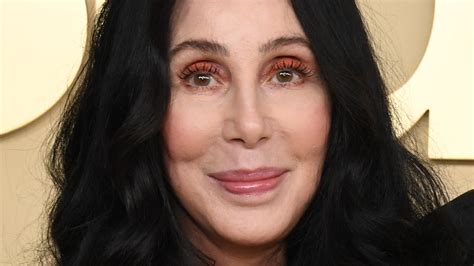 Diamond Expert Breaks Down Details Of Cher's Apparent Engagement Ring - Exclusive - TrendRadars