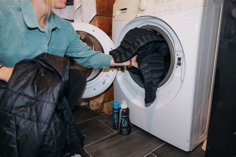 How to Wash a Down Jacket & Synthetic Insulation Jacket | Burton Snowboards