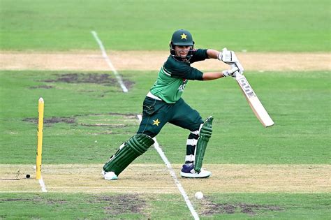 Nida Dar held Pakistan's middle order together | ESPNcricinfo.com