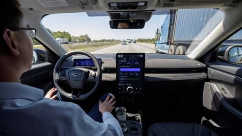 Ford BlueCruise Adds Hands-Free Lane Changing, Other Features - TeslaNorth.com