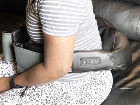 Naipo Shiatsu Kneading Massager Neck & Shoulder Massager with Heat review - The Gadgeteer