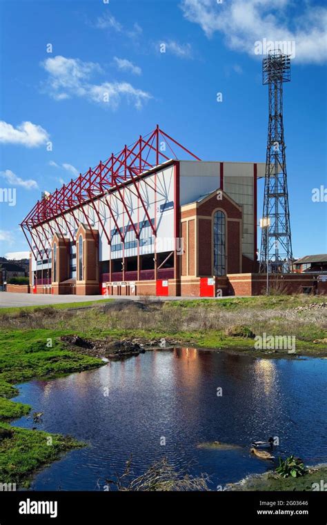 Barnsley fc hi-res stock photography and images - Alamy