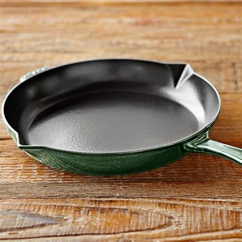 Staub Cast-Iron Fry Pan - I wants this | Cast iron frying pan, Cast iron cooking, Cast iron