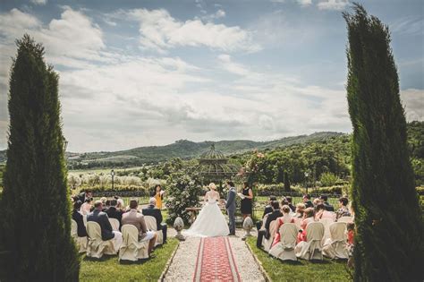 Garden villa wedding Italy. A special attraction for your wedding in Italy