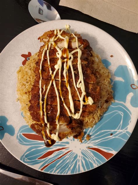 [Homemade] Chicken Katsu w/ Kewpie Mayonnaise and bulldog tonkatsu sauce over fried rice. : r/food