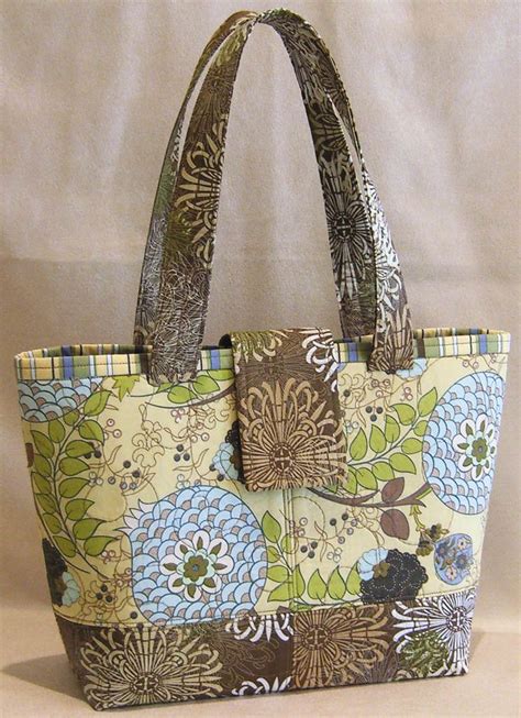 New Pattern: Mini Miranda Bag Debuts at Quilt Market | Quilted purse patterns, Quilted purses ...