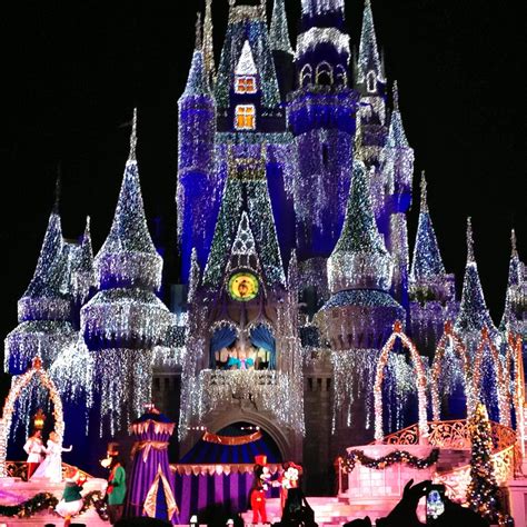 Walt Disney World Decorations & Holiday Celebrations - On the Go in MCO