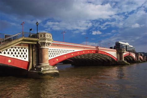 Blackfriars_Bridge,_London - no6-london.com