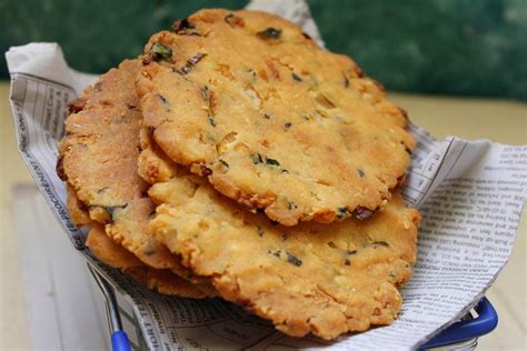 Maddur Vada Recipe | Maddur Vade | Recipe | Recipes, Savory snacks, Tea ...